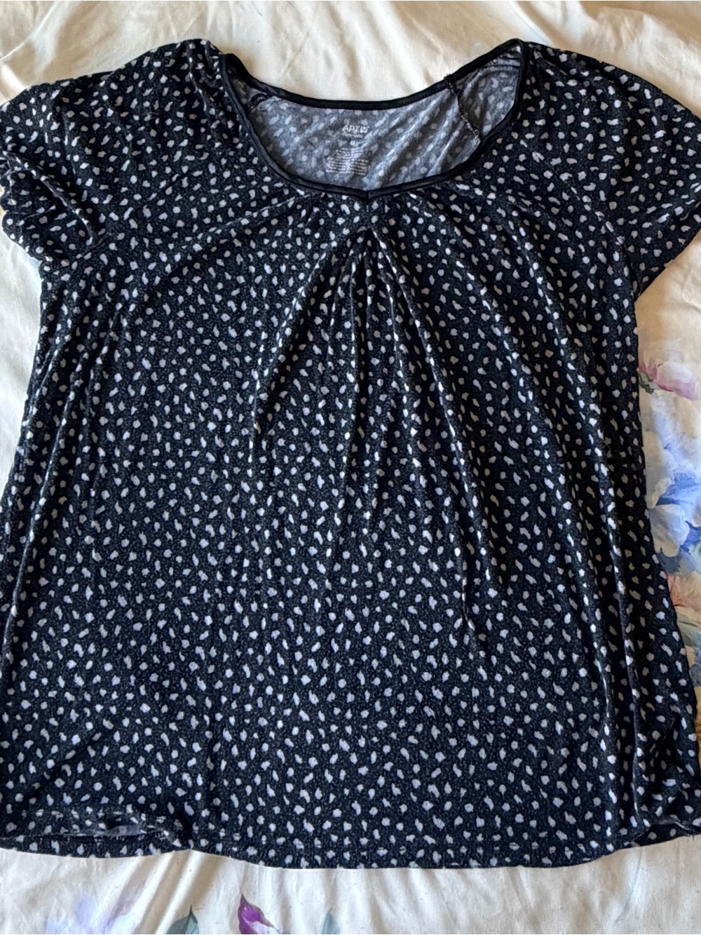 Apt. 9 Black Short Sleeve Dot-Print Gathered Neck Tee